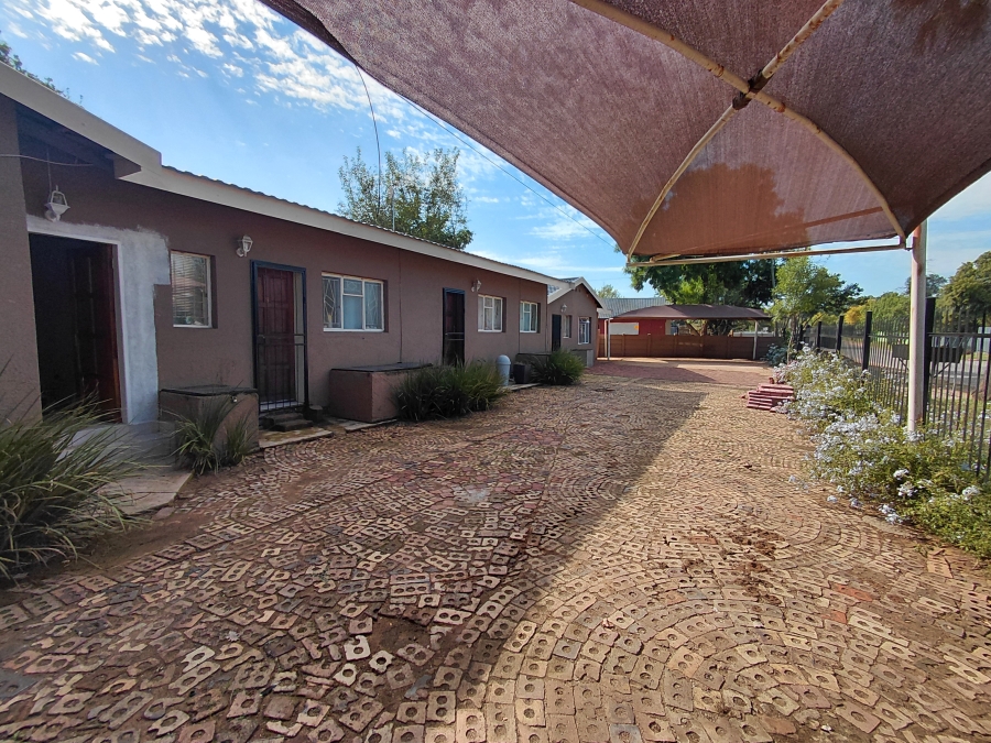 To Let 2 Bedroom Property for Rent in Wilkoppies North West